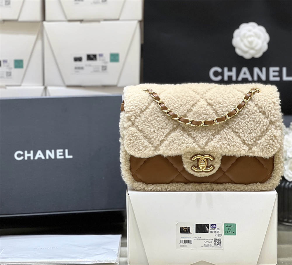 Chanel Flap bag, Shearling lambskin & gold-tone metal AS514900 Size 16*23.5*7.5cm 2025 new 